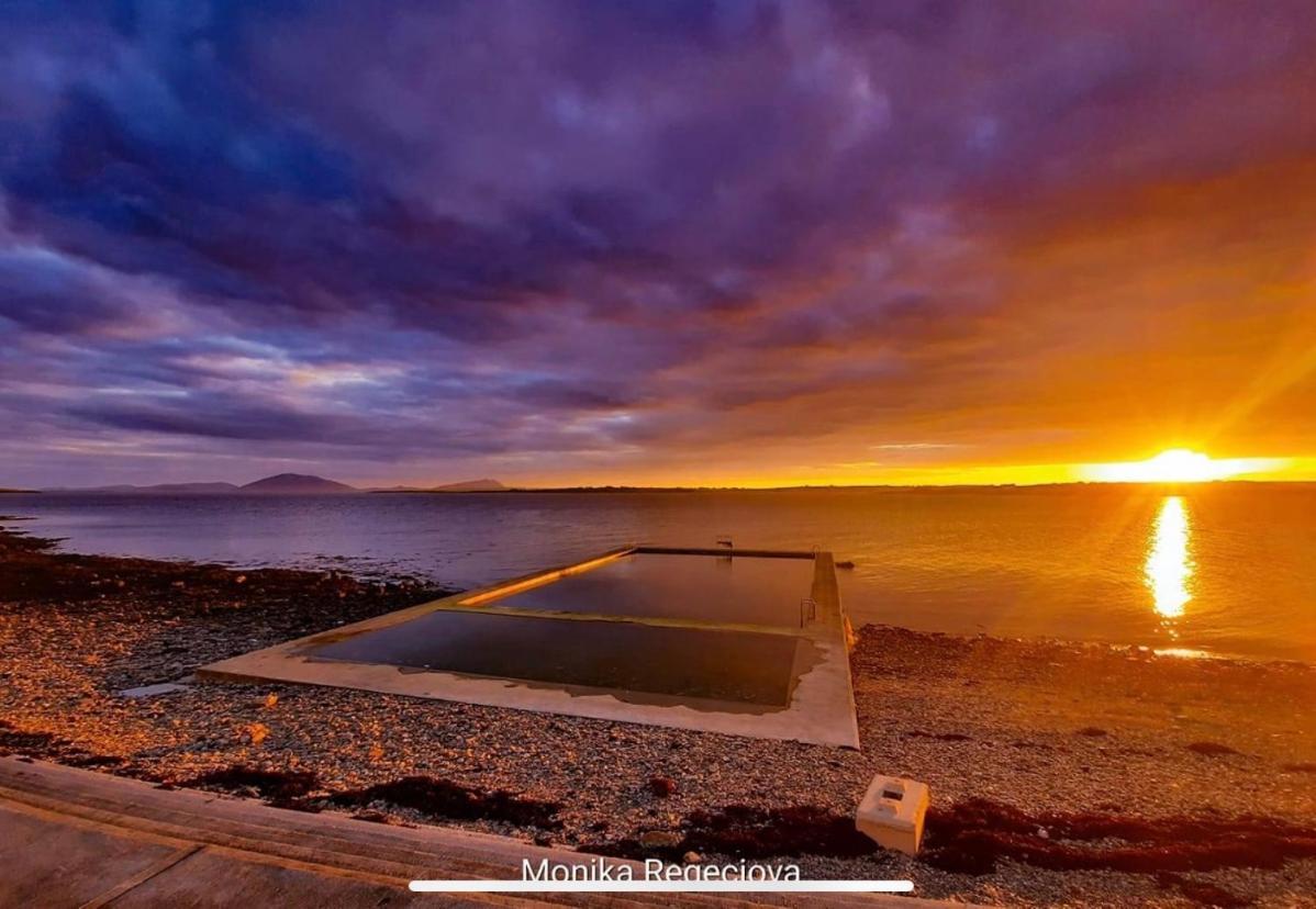 Seascape On The Edge Of Town: 4 Beds All Ensuite. ベルマレット エクステリア 写真